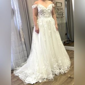 Brand New/Never Worn Wedding Dress.